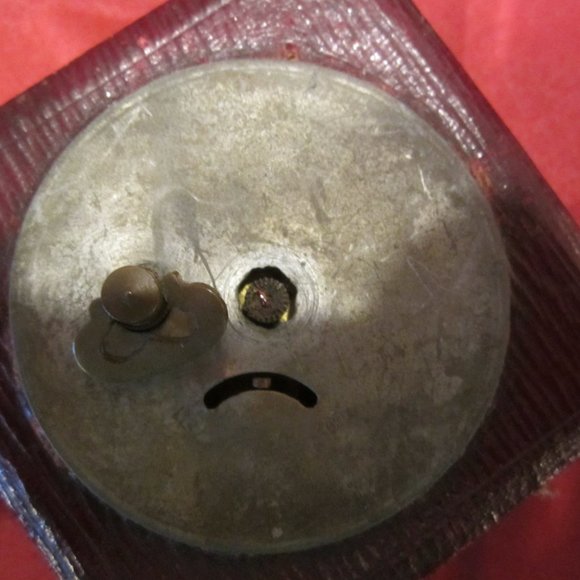 UNIQUE VTG CLOCK IN SQUARE LEATHER BOX, WIND-UP - Picture 6 of 6